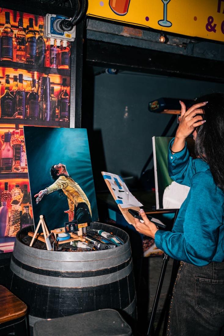 Live painting, work made in front of you.